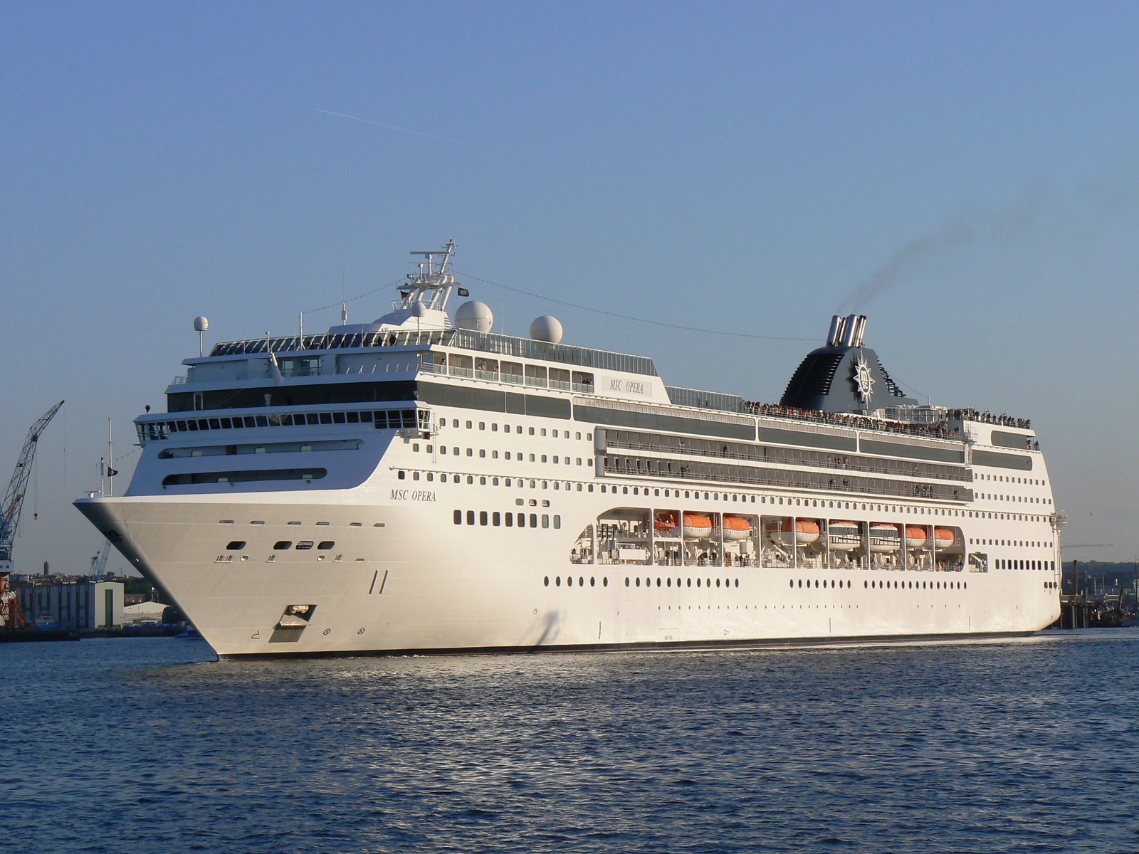 MSC Opera失去控制