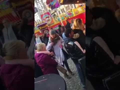 ¡Un carterista pillado con las manos en la masa!