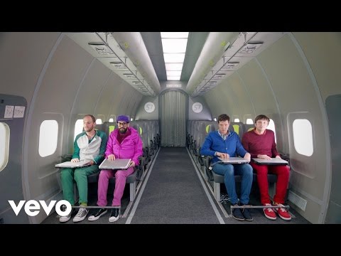 Videoclip de la canción Upside Down & Inside Out