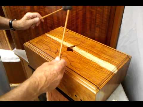 Ein originelles und schönes Holzinstrument