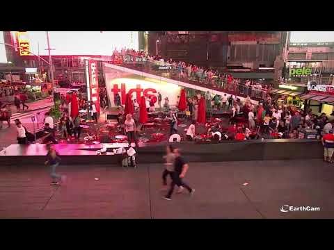 Times Square에서 공포로 인한 군중 이동