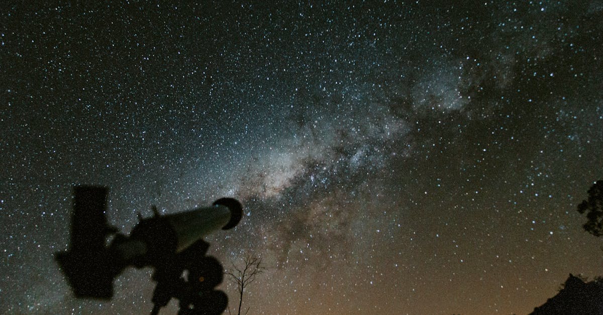 Telescopio espacial James Webb capturando misteriosos puntos rojos agujeros negros primoriales universo primitivo