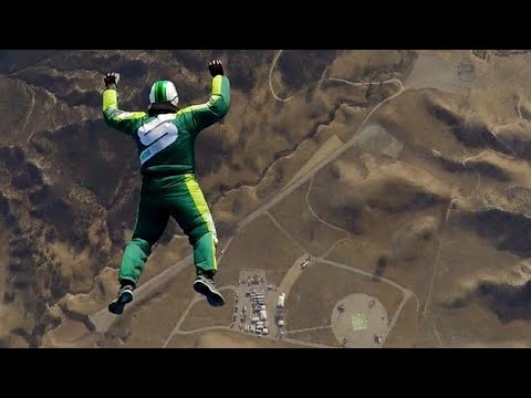 Luke Aikins 不带降落伞跳下飞机